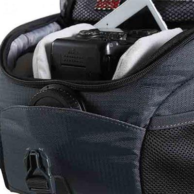 Vanguard  ADAPTOR 22 Camera Bag