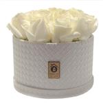 جعبه گل طبیعی کلبه گل مدل رز سفید هلندی استوانه ای 15 شاخه