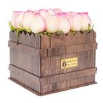 جعبه گل طبیعی کلبه گل مدل مزرعه رز هلندی سفید لب صورتی 20 شاخه