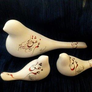 سه عدد پرنده سفالی با طرح نستعلیق