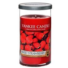 شمع متوسط ینکی کندل مدل توت فرنگی شیرین Yankee Candle Sweet Strawberry Medium Pillar Candle