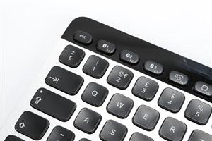 Logitech Bluetooth Easy-Switch Keyboard K811 